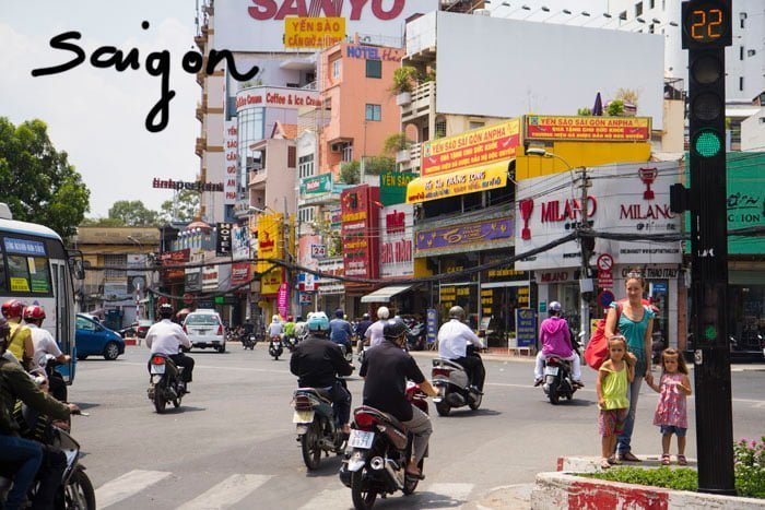 ruesaigonpanneaux+txt