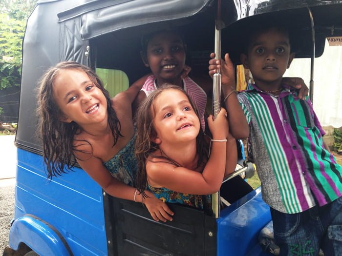 woman-travel-Asia-Sri-Lanka